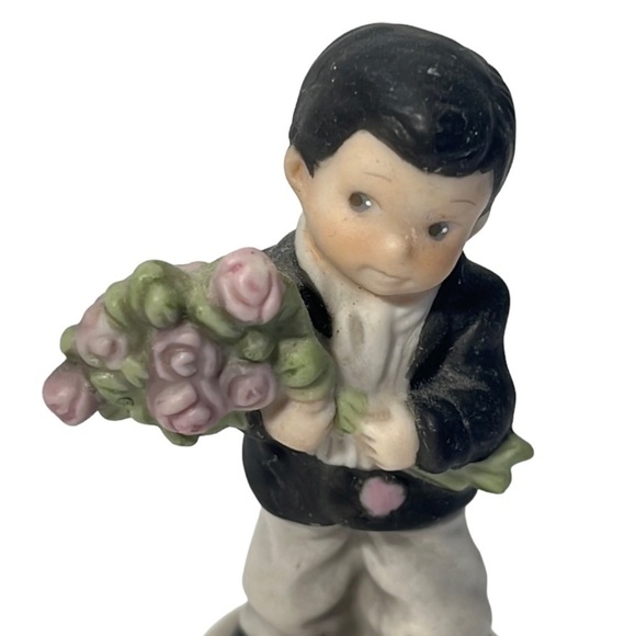 Enesco Boy Pretty As A Picture Figurine 1998 NBM Bahner Studios Roses Porcelain - Picture 3 of 7